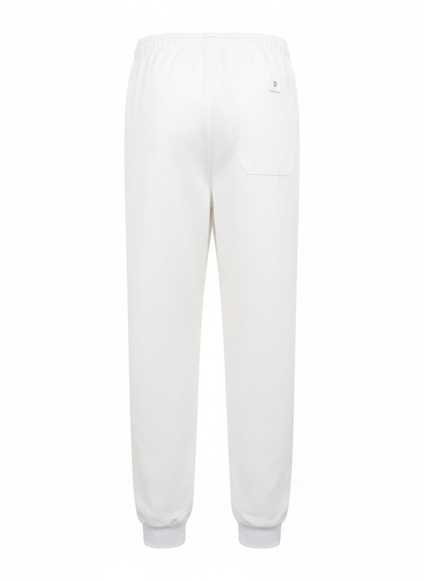 Valkoiset kevyet työhousut takaapäin kuvattuna.