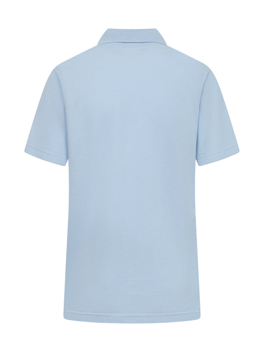 Naisten vaaleansininen pikeepaita takaapäin kuvattuna.