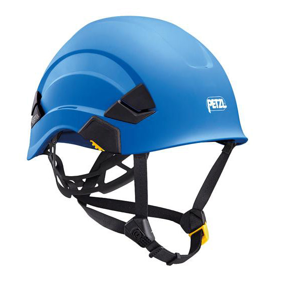 Petzlin sininen turvakypärä. Leukahihna kiinni kypärässä. Kypärään voi yhdistää kuulosuojaimet ja silmävisiirin.