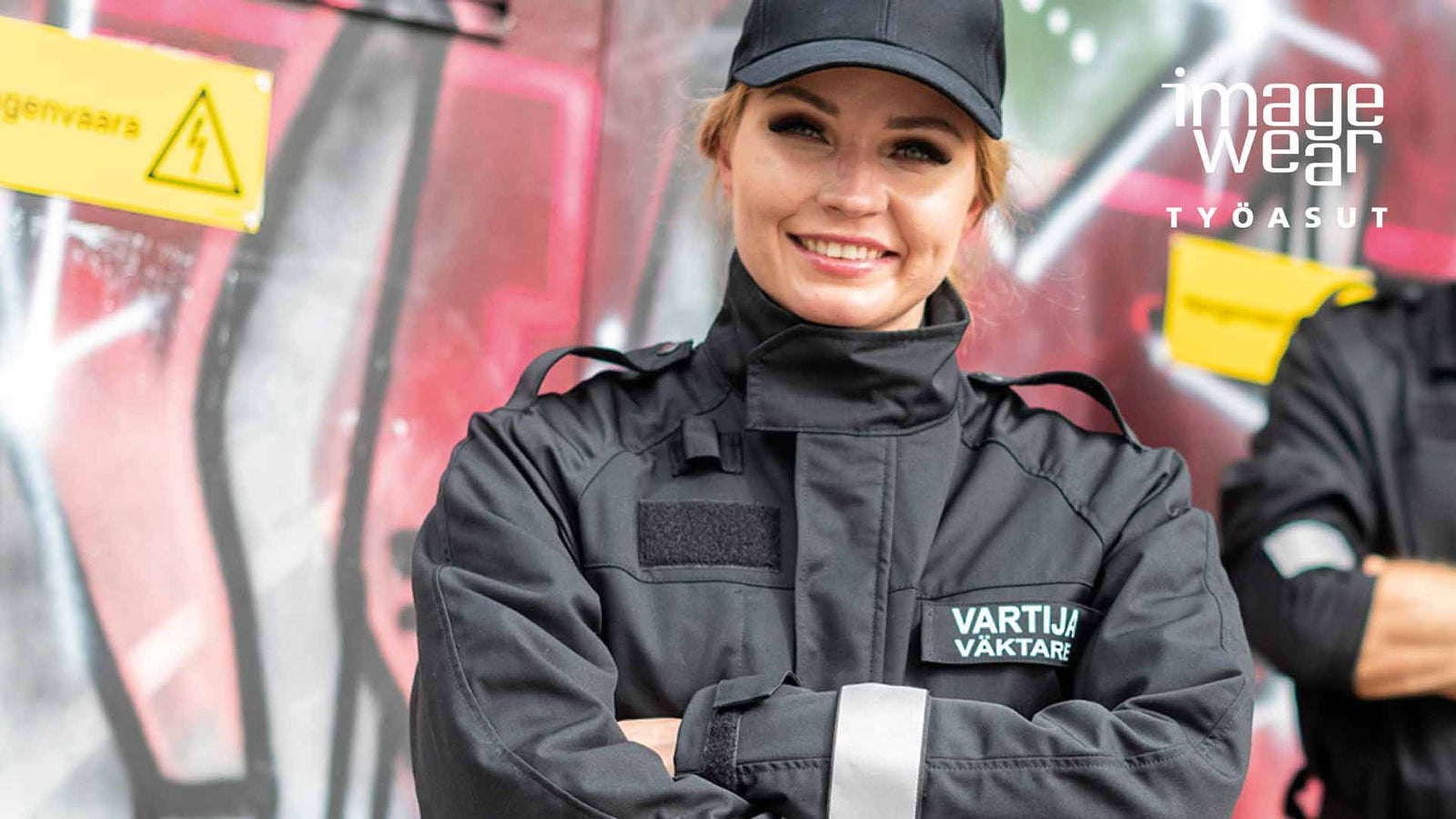 Uusi Vartija-mallisto on kompakti valikoima työvaatteita. Yhdessä alan ammattilaisten kanssa kehitimme malliston, joka kattaa erilaiset vartioinnin ja järjestyksenvalvonnan tehtävät. Image Wear - parempia työpäiviä