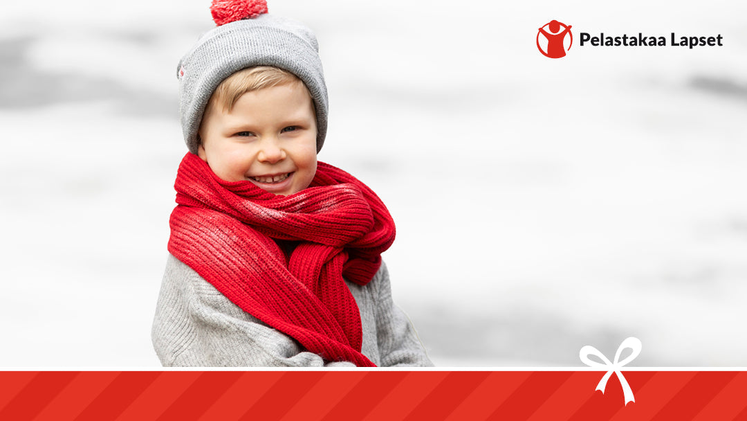 Pelastakaa Lapset-joulukeräyksen kuva, poika harmaassa pipossa ja punaisessa huivissa