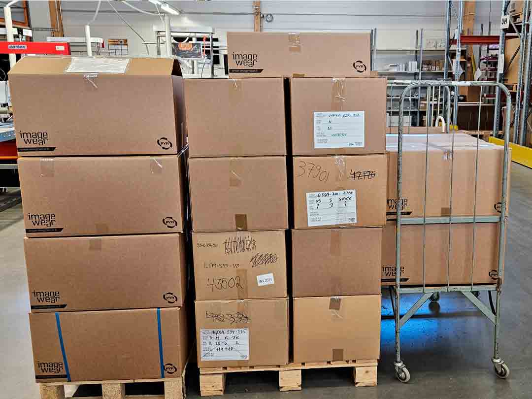 Lahjoitimme työvaatteita Ukrainaan