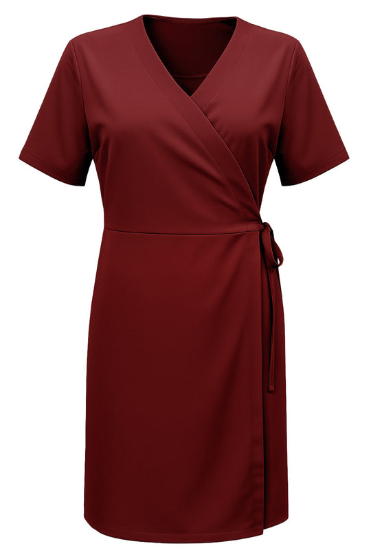 Kuvassa viininpunainen lyhythihainen kietaisumekko joustavasta materiaalista. 