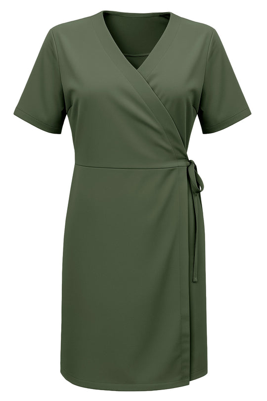 Kuvassa vihreä lyhythihainen kietaisumekko joustavasta materiaalista. 