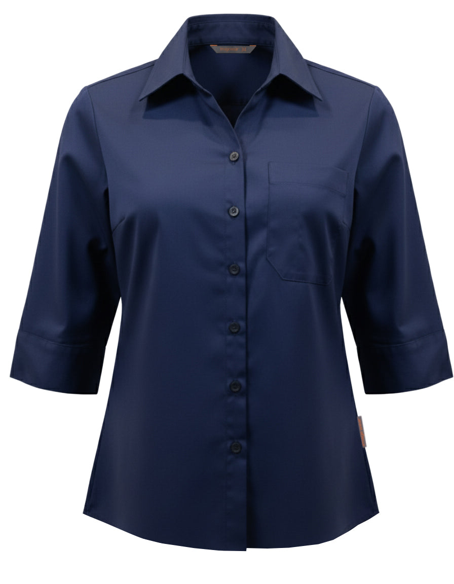 Tummansininen naisten kauluspaita rintataskulla. 3/4-hihan pituus. 