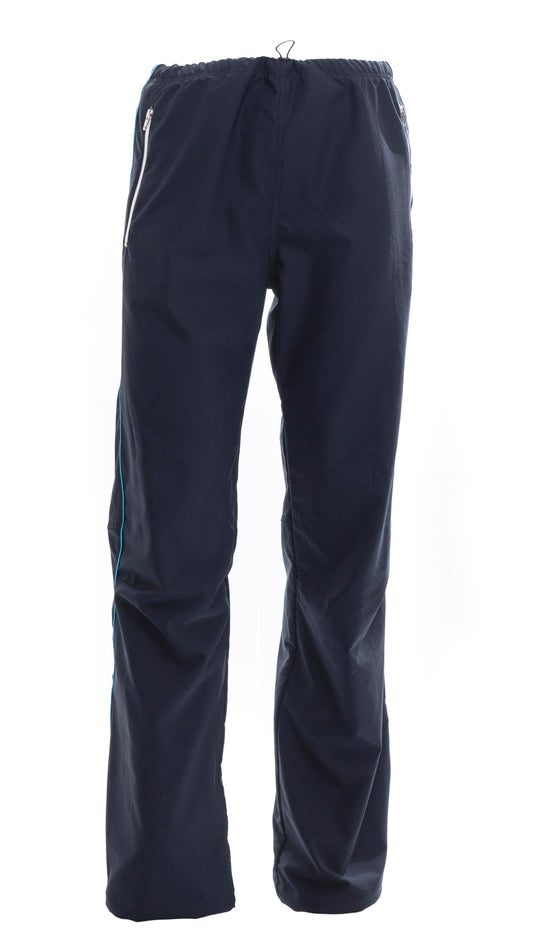 Tummansiniset kevyet housut esim. jumpparille tai hoitajalle. Sivussa vetoketjulliset taskut ja koristeena sivussa turkoosi terenauha. Säädettävä vyötärönauha.  