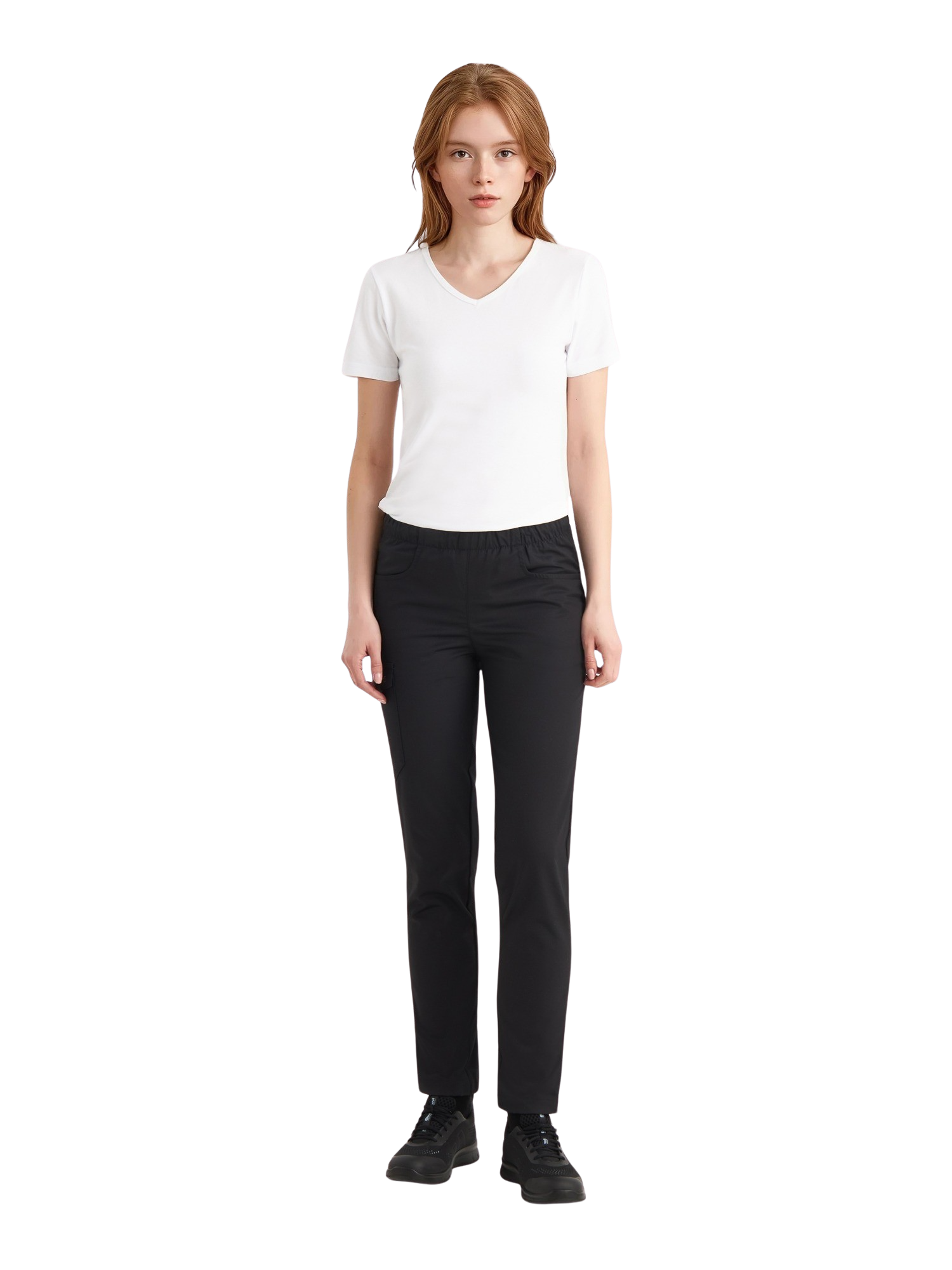 Naismallilla kuvassa mustat kapeat Saini-housut sekä valkoinen t-paita. Jalassa mallilla on Sievin Fl fresh-työlenkkarit. 