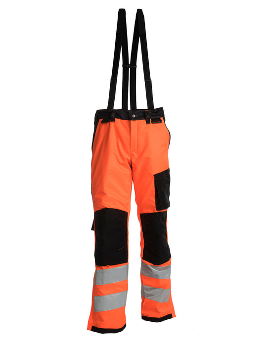 Näkyvät oranssit talvivaroitushousut. Takaa korotettu vyötärö ja säädettävät, joustavat olkaimet. Vyölenkit. Housuissa on runsaasti käteviä taskuja: vasemmalla puolella reisitasku, jossa puhelintasku ja henkilökorttitasku. Sivu- ja takataskut sekä vasemmalla puolella mittatasku, kynätasku ja puukkolenkki. Liikkuvuutta helpottamassa polveen ulottuvat lahjeketjut.