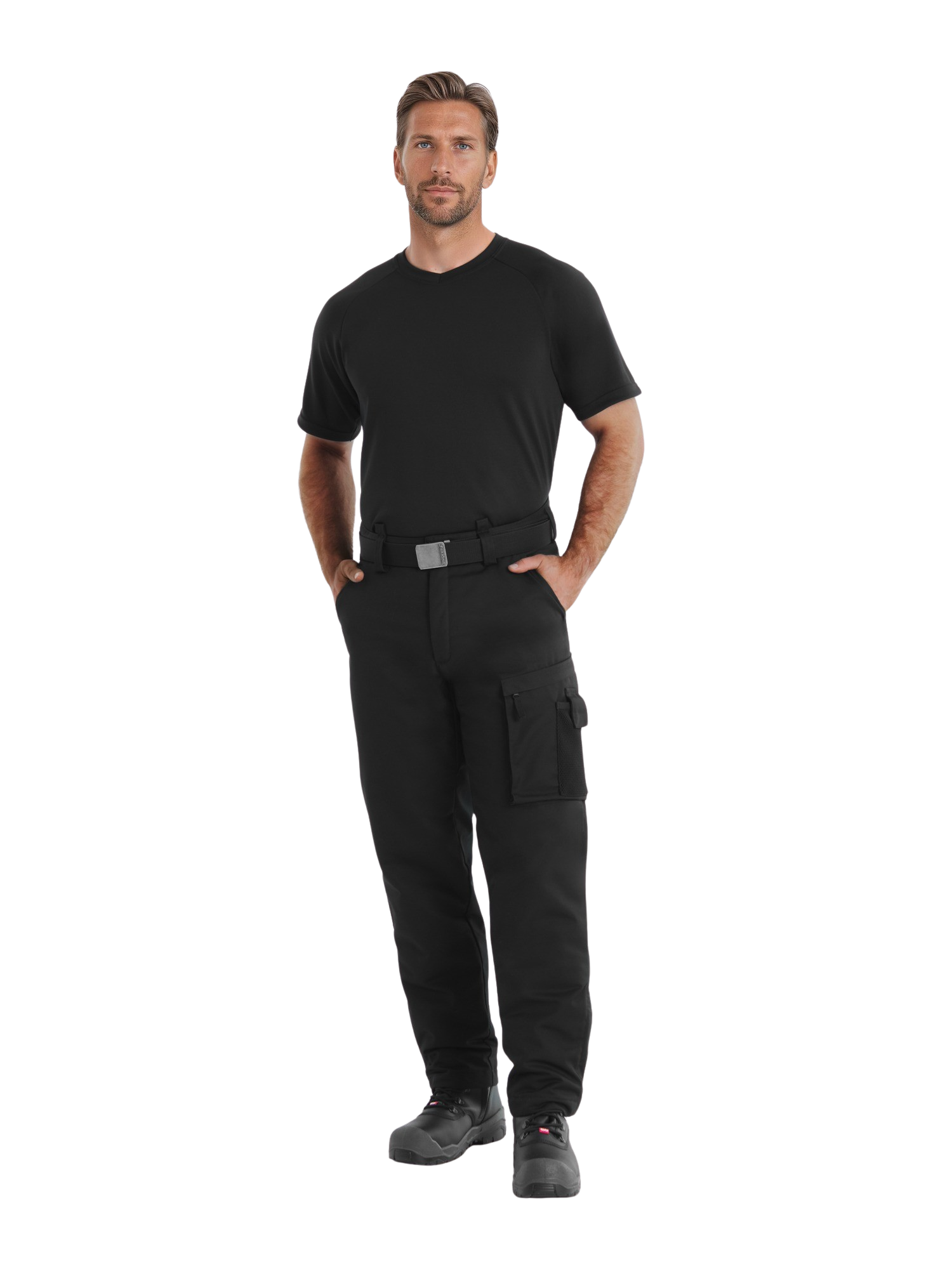 Mustat Pyry talvihousut ja t-paita mallin päällä kuvattuna. Vetoketjullinen reisitasku vasemmalla puolella sekä sivutaskut. 