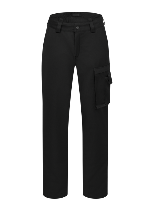 Kuvassa Image Wearin mustat naisten Pyry talvihousut. Vasemmalla iso reisitasku, sivutaskut, vyönlenkit ja nappi-vetoketjukiinnitys edessä. Vyötäröä korotettu takaa ja takana lisäksi leveämpi kaitale, jotta  vyö pysyy paremmin paikoillaan. 