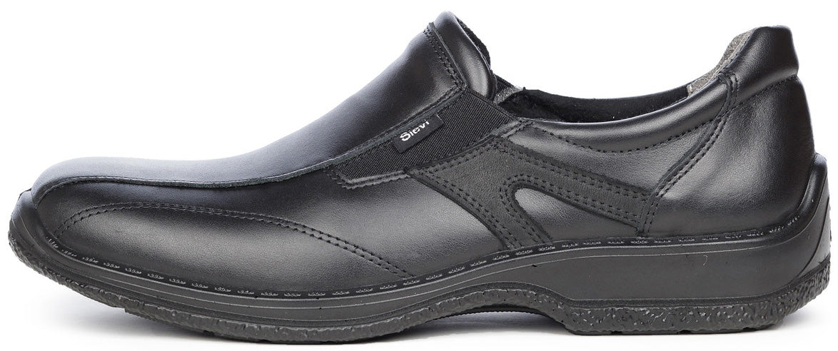 Kuvassa Sievin mustat pintanahkaiset Jalo työjalkineet.