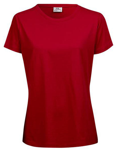 Punainen lyhythihainen perus t-paita. Pyöreä pääntie, aavistuksen vartalonmyötäinen. 