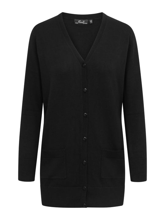 Musta Nelli-neuletakki. Pitkät hihat. Malli ylettyy lantion alapuolelle. Napit edessä ja paikkataskut. V-pääntie. 