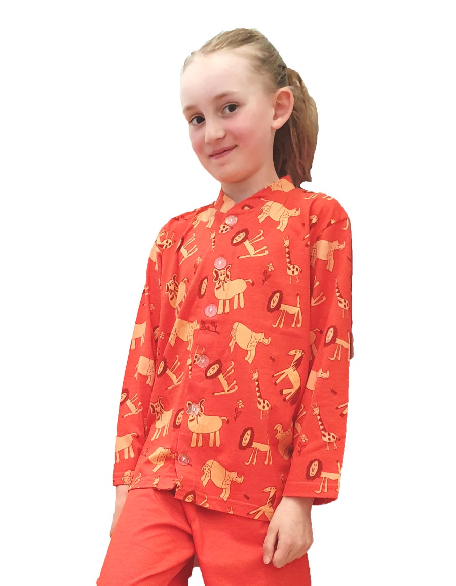 Hauska eläinkuviollinen punainen pyjamatakki lapsille. Paidassa on edessä nappikiinnitys.