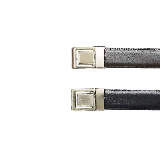 Nahkavyö. Käännettävän soljen avulla voidaan käyttää mustaa tai ruskeaa puolta. Soljen päästä lyhennettävissä. Leveys 30 mm.