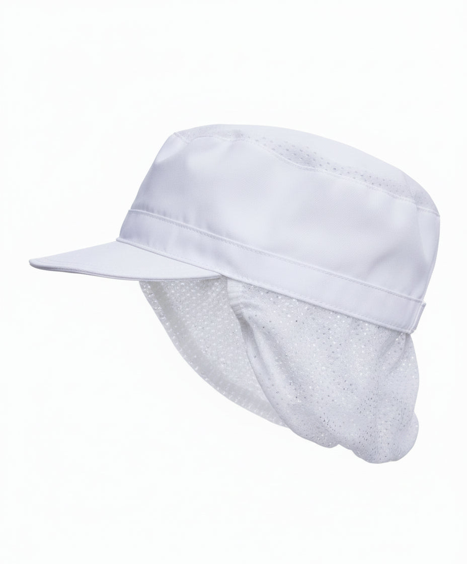 Valkoinen lippalakki, jossa verkko takana ja päällä. 