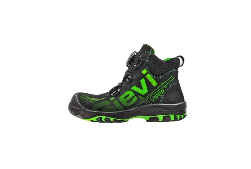 Sievin mustavihreä varrellinen turvakenkä VIperX roller H S3. Edessä Boa-kiinnitysmekanismi. Kengän pääväri on musta. Sivussa lukee vihreällä isolla Sievi ja alla pienemmällä Viper. Pohja musta-vihreä. Vihreät koristetikkaukset. Sivussa suuaukossa kangasta, takana lenkki auttaa kengän pukemista ja riisumista. 